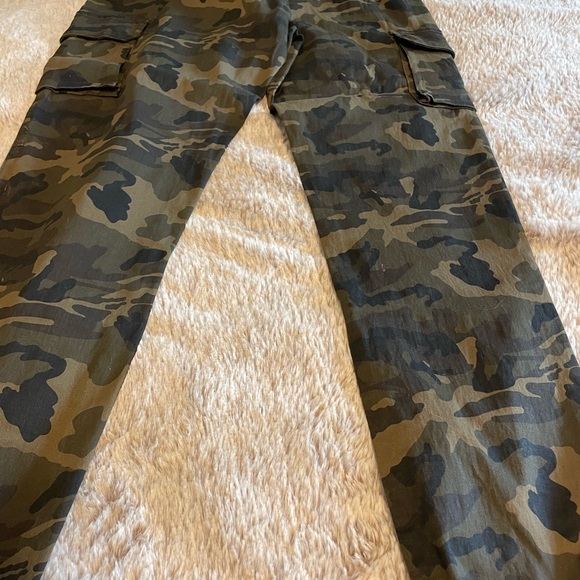 Camouflage pants, elastic at the ankle with belt. Size L, but fits 8 - Picture 2 of 5